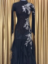 1802 black smooth
size 4-6 $1600
